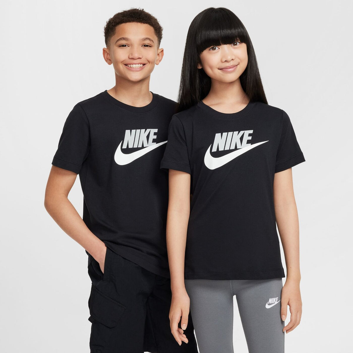 K NSW TEE FUTURA HBR BLACK Bild 4