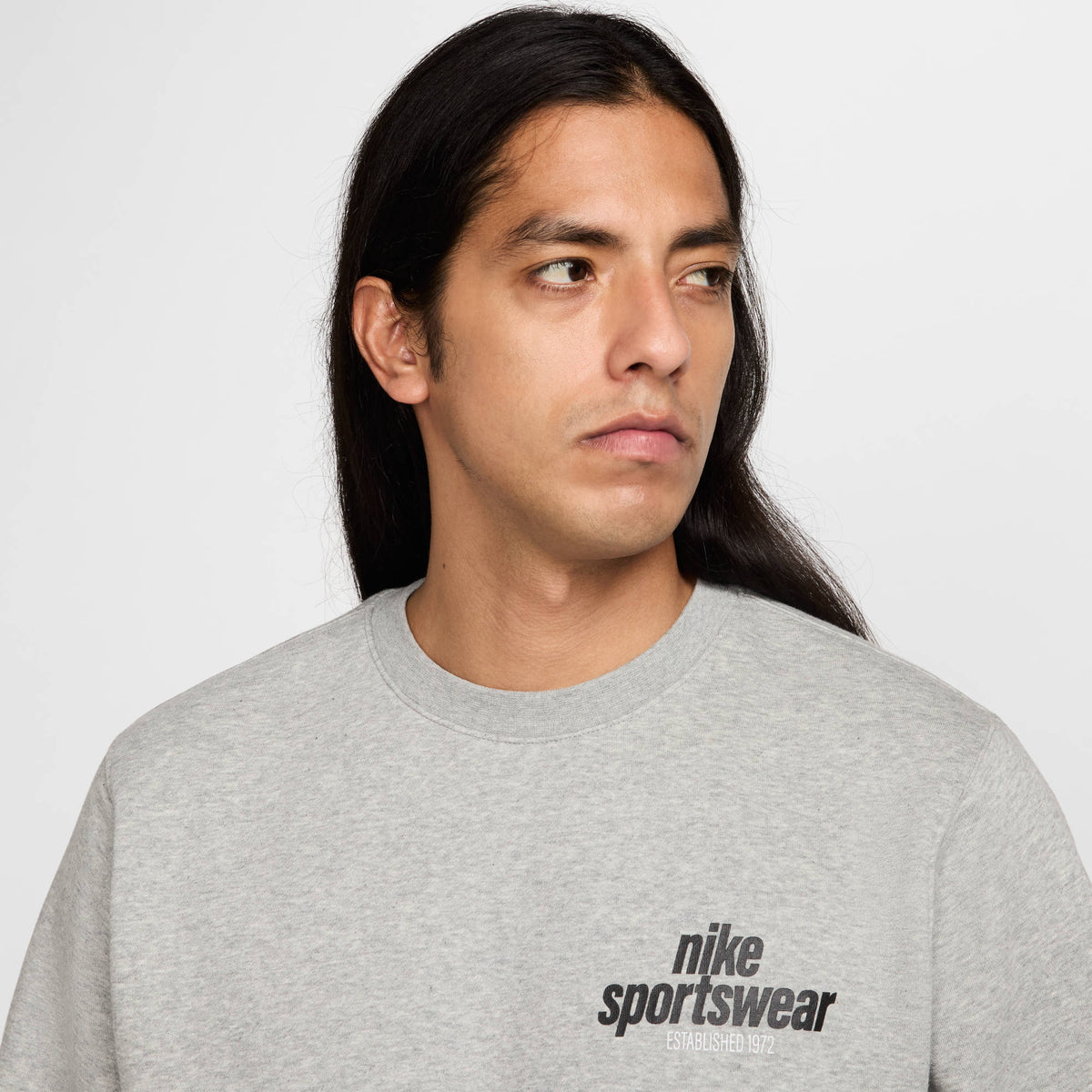 M NK CLUB BB CREW NSW GFX DK GREY HEATHER DK GREY HEATHER Bild 3