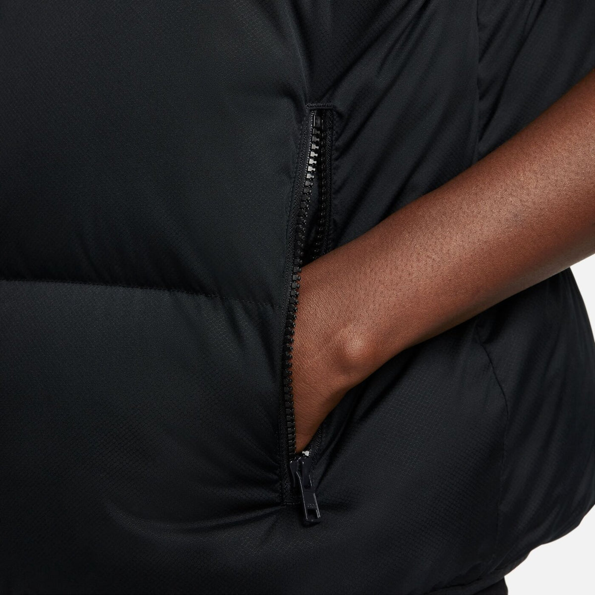 M NK CLUB PUFFER VEST BLACK/WHITE Bild 5