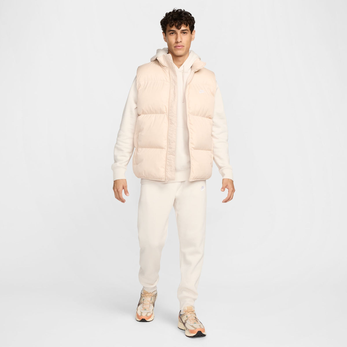 M NK CLUB PUFFER VEST SANDDRIFT/WHITE Bild 6