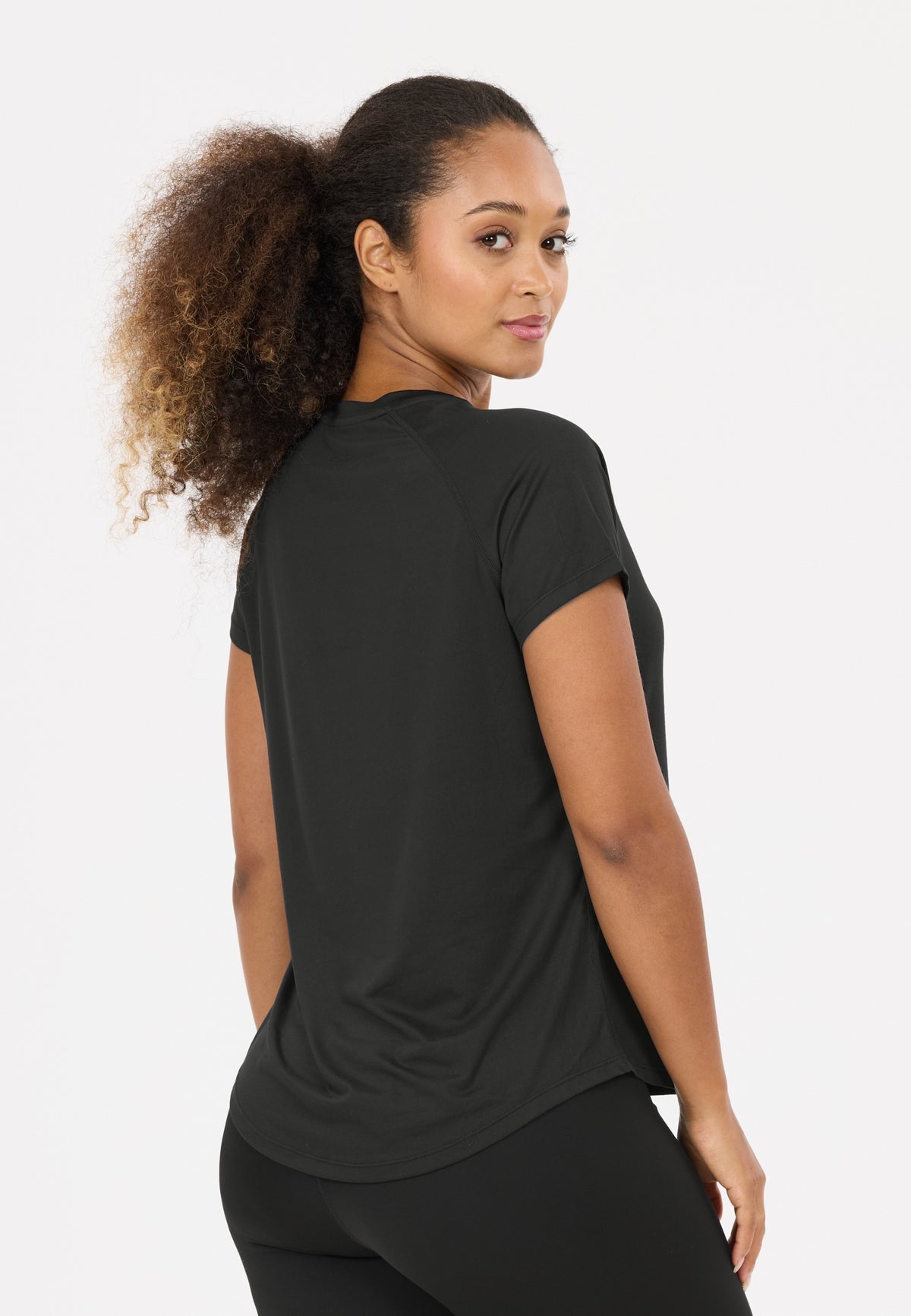 Gaina V3 W S/S Tee Black Black Bild 5