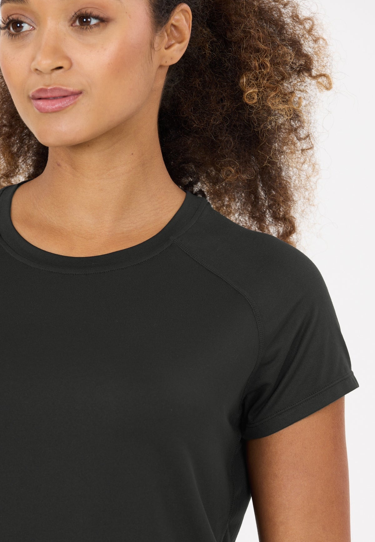 Gaina V3 W S/S Tee Black Black Bild 6