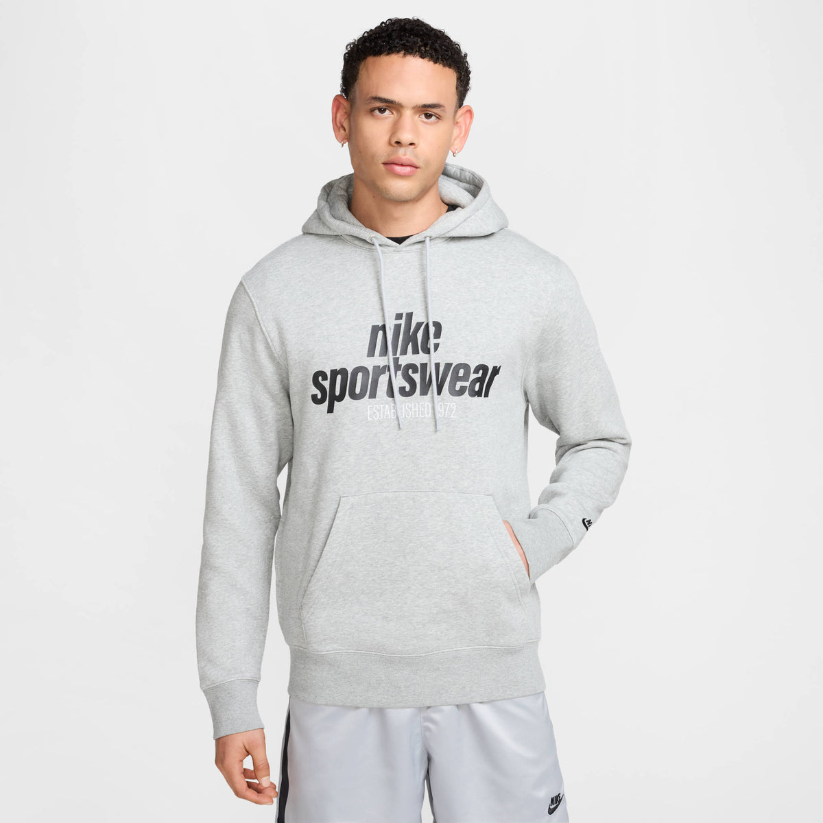 M NK CLUB BB PO HDY NSW GFX DK GREY HEATHER DK GREY HEATHER Bild 1