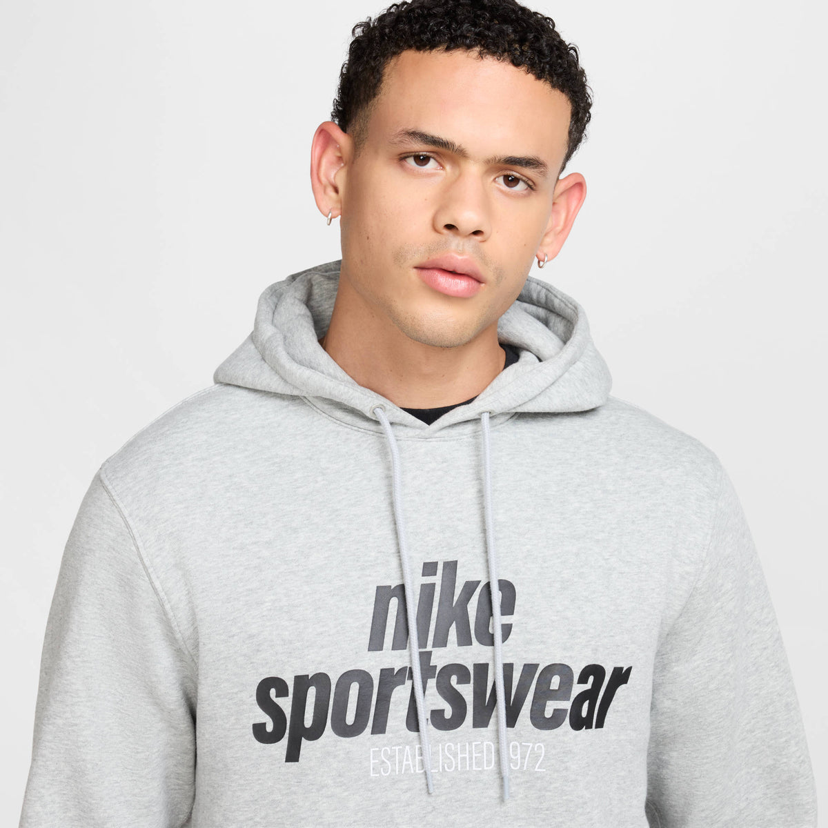 M NK CLUB BB PO HDY NSW GFX DK GREY HEATHER DK GREY HEATHER Bild 3