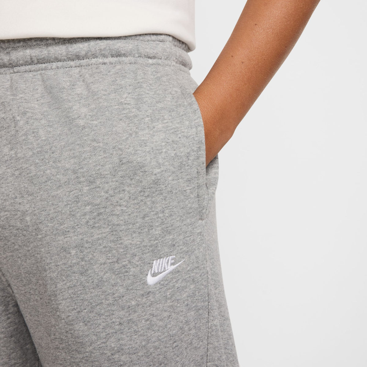 M NK CLUB FT JOGGER DK GREY HEATHER DK GREY HEATHER Bild 6