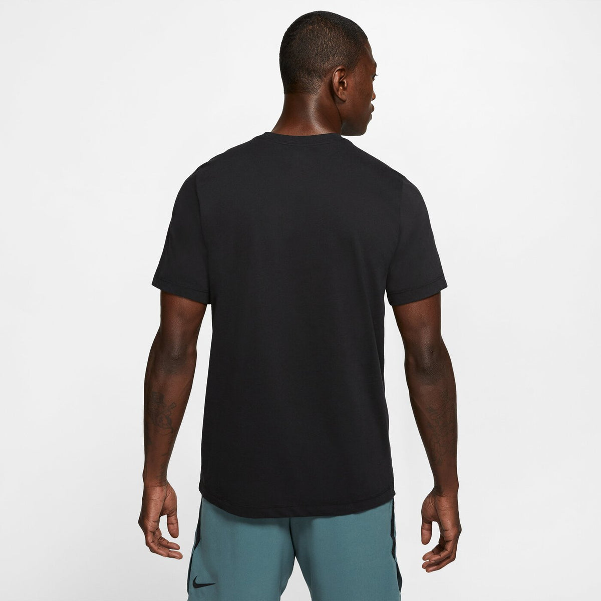 M NK DF TEE DFC CREW SOLID BLACK/WHITE Bild 3